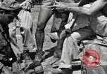 Immagine di Salvataggio dei prigionieri NEGLI STATI UNITI Cebu Filippine, 1945, secondo 52 filmato di repertorio 65675026775
