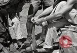Immagine di Salvataggio dei prigionieri NEGLI STATI UNITI Cebu Filippine, 1945, secondo 54 filmato di repertorio 65675026775
