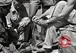 Immagine di Salvataggio dei prigionieri NEGLI STATI UNITI Cebu Filippine, 1945, secondo 55 filmato di repertorio 65675026775