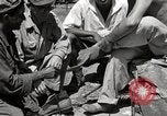 Immagine di Salvataggio dei prigionieri NEGLI STATI UNITI Cebu Filippine, 1945, secondo 61 filmato di repertorio 65675026775