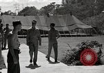 Standbild Gefangenen empfangen Rote Kreuz Pakete CEBU Philippinen, 1945, aus Sekunde 23 historischem Filmmaterial Videoclip 65675026777
