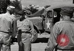 Standbild Gefangenen empfangen Rote Kreuz Pakete CEBU Philippinen, 1945, aus Sekunde 38 historischem Filmmaterial Videoclip 65675026777
