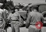 Standbild Gefangenen empfangen Rote Kreuz Pakete CEBU Philippinen, 1945, aus Sekunde 40 historischem Filmmaterial Videoclip 65675026777