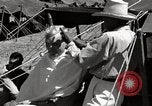 Standbild Gefangenen empfangen Rote Kreuz Pakete CEBU Philippinen, 1945, aus Sekunde 51 historischem Filmmaterial Videoclip 65675026777