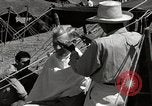Standbild Gefangenen empfangen Rote Kreuz Pakete CEBU Philippinen, 1945, aus Sekunde 56 historischem Filmmaterial Videoclip 65675026777