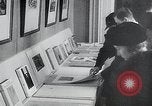 Immagine di Libri in tedesco Stoccolma SVEZIA, 1941, secondo 12 filmato di repertorio 65675026793