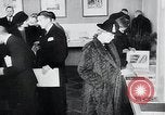 Immagine di Libri in tedesco Stoccolma SVEZIA, 1941, secondo 16 filmato di repertorio 65675026793