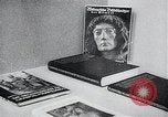 Immagine di Libri in tedesco Stoccolma SVEZIA, 1941, secondo 26 filmato di repertorio 65675026793