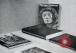 Immagine di Libri in tedesco Stoccolma SVEZIA, 1941, secondo 27 filmato di repertorio 65675026793