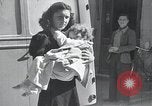 Image civils blessés Italie, 1943, de la seconde 5 séquences d'archives historiques vidéo 65675026804