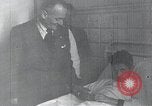 Image civils blessés Italie, 1943, de la seconde 28 séquences d'archives historiques vidéo 65675026804