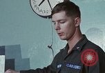 Immagine di Lt Daryl R Younstrum e grandi Giordania dando intelligence briefing Phan Rang Vietnam, 1970, secondo 21 filmato di repertorio 65675026821