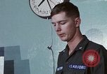 Immagine di Lt Daryl R Younstrum e grandi Giordania dando intelligence briefing Phan Rang Vietnam, 1970, secondo 25 filmato di repertorio 65675026821