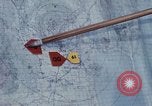 Immagine di Lt Daryl R Younstrum e grandi Giordania dando intelligence briefing Phan Rang Vietnam, 1970, secondo 45 filmato di repertorio 65675026821