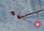 Immagine di Lt Daryl R Younstrum e grandi Giordania dando intelligence briefing Phan Rang Vietnam, 1970, secondo 46 filmato di repertorio 65675026821
