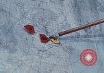 Immagine di Lt Daryl R Younstrum e grandi Giordania dando intelligence briefing Phan Rang Vietnam, 1970, secondo 49 filmato di repertorio 65675026821