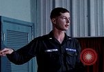 Immagine di Lt Daryl R Younstrum e grandi Giordania dando intelligence briefing Phan Rang Vietnam, 1970, secondo 60 filmato di repertorio 65675026821