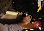 Immagine di AC-119K che mostra il navigatore Phan Rang Vietnam, 1970, secondo 11 filmato di repertorio 65675026822