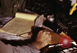 Immagine di AC-119K che mostra il navigatore Phan Rang Vietnam, 1970, secondo 12 filmato di repertorio 65675026822