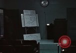 Immagine di Lt Daryl R Youngstrum e grandi Giordania fornendo informazioni Phan Rang Vietnam, 1970, secondo 4 filmato di repertorio 65675026823