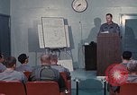 Immagine di Lt Daryl R Youngstrum e grandi Giordania fornendo informazioni Phan Rang Vietnam, 1970, secondo 49 filmato di repertorio 65675026823
