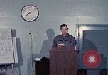 Immagine di Lt Daryl R Youngstrum e grandi Giordania fornendo informazioni Phan Rang Vietnam, 1970, secondo 56 filmato di repertorio 65675026823