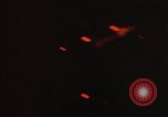 Immagine di I traccianti e razzi paracadute da AC-119K Phan Rang Vietnam, 1970, secondo 10 filmato di repertorio 65675026824
