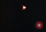 Immagine di I traccianti e razzi paracadute da AC-119K Phan Rang Vietnam, 1970, secondo 39 filmato di repertorio 65675026824