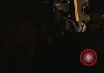 Immagine di AC-119K che mostra gli avieri carico e controllo mini pistole Phan Rang Vietnam, 1970, secondo 43 filmato di repertorio 65675026825