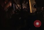 Immagine di AC-119K che mostra gli avieri carico e controllo mini pistole Phan Rang Vietnam, 1970, secondo 47 filmato di repertorio 65675026825