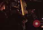 Immagine di AC-119K che mostra gli avieri carico e controllo mini pistole Phan Rang Vietnam, 1970, secondo 49 filmato di repertorio 65675026825