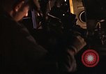 Immagine di AC-119K che mostra gli avieri carico e controllo mini pistole Phan Rang Vietnam, 1970, secondo 55 filmato di repertorio 65675026825