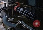 Immagine di UH-1H caricato con miniguns Binh Thuy AFB Vietnam, 1970, secondo 38 filmato di repertorio 65675026826