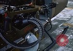 Immagine di UH-1H caricato con miniguns Binh Thuy AFB Vietnam, 1970, secondo 44 filmato di repertorio 65675026826