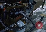Immagine di UH-1H caricato con miniguns Binh Thuy AFB Vietnam, 1970, secondo 46 filmato di repertorio 65675026826