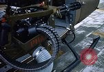 Immagine di UH-1H caricato con miniguns Binh Thuy AFB Vietnam, 1970, secondo 48 filmato di repertorio 65675026826