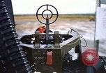 Immagine di UH-1H caricato con miniguns Binh Thuy AFB Vietnam, 1970, secondo 49 filmato di repertorio 65675026826