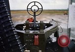 Immagine di UH-1H caricato con miniguns Binh Thuy AFB Vietnam, 1970, secondo 51 filmato di repertorio 65675026826