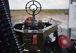 Immagine di UH-1H caricato con miniguns Binh Thuy AFB Vietnam, 1970, secondo 52 filmato di repertorio 65675026826