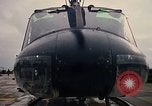 Immagine di UH-1H caricato con miniguns Binh Thuy AFB Vietnam, 1970, secondo 61 filmato di repertorio 65675026826