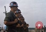 Image Seamans inspection et honorant troupes VNAF La Base Aérienne de Soc Trang Vietnam, 1970, de la seconde 31 séquences d'archives historiques vidéo 65675026828