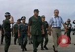 Image Seamans inspection et honorant troupes VNAF La Base Aérienne de Soc Trang Vietnam, 1970, de la seconde 39 séquences d'archives historiques vidéo 65675026828