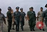 Image Seamans inspection et honorant troupes VNAF La Base Aérienne de Soc Trang Vietnam, 1970, de la seconde 42 séquences d'archives historiques vidéo 65675026828