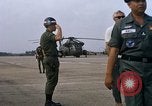 Image Seamans inspection et honorant troupes VNAF La Base Aérienne de Soc Trang Vietnam, 1970, de la seconde 48 séquences d'archives historiques vidéo 65675026828
