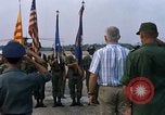 Image Seamans inspection et honorant troupes VNAF La Base Aérienne de Soc Trang Vietnam, 1970, de la seconde 57 séquences d'archives historiques vidéo 65675026828