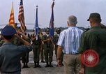 Image Seamans inspection et honorant troupes VNAF La Base Aérienne de Soc Trang Vietnam, 1970, de la seconde 61 séquences d'archives historiques vidéo 65675026828