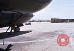 Standbild Dr Seamans Abreise Phan Rang Air Base Vietnam, 1970, aus Sekunde 9 historischem Filmmaterial Videoclip 65675026831