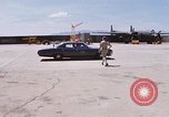 Standbild Dr Seamans Abreise Phan Rang Air Base Vietnam, 1970, aus Sekunde 15 historischem Filmmaterial Videoclip 65675026831