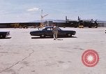 Standbild Dr Seamans Abreise Phan Rang Air Base Vietnam, 1970, aus Sekunde 16 historischem Filmmaterial Videoclip 65675026831