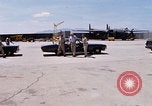 Standbild Dr Seamans Abreise Phan Rang Air Base Vietnam, 1970, aus Sekunde 22 historischem Filmmaterial Videoclip 65675026831